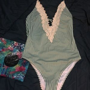 Cupshe one piece bathing suit